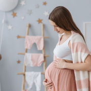 Les femmes enceintes peuvent déclarer une sage-femme référente pour le suivi de leur grossesse