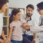 Le calendrier des examens médicaux obligatoires des enfants évolue à compter de janvier 2025